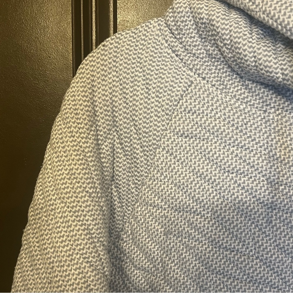 GapFit Jaquard Pullover Gray and White Hoodie with Front Pockets, Size X-Small - Picture 3 of 6